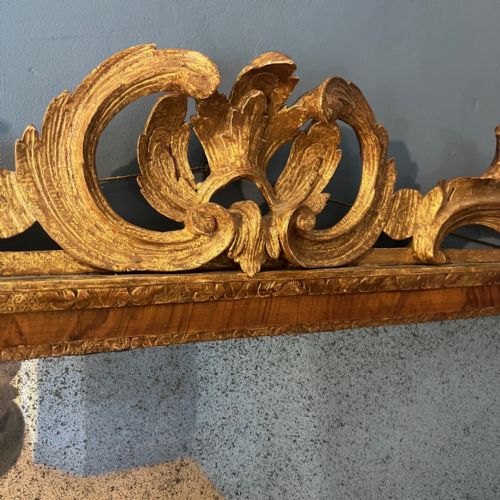 A GEORGE 1 WALNUT AND PARCEL GILT TRIPLE PLATE WALL MIRROR CIRCA 1730 - ADDITIONAL PHOTO 2