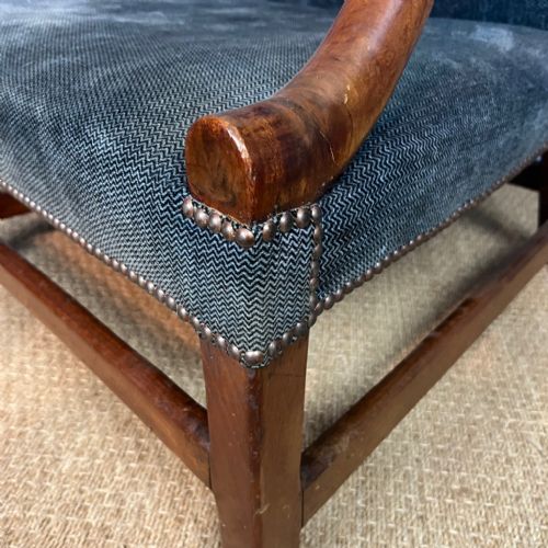 A GEORGE 111 MAHOGANY GAINSBOROUGH CHAIR CIRCA 1770 - ADDITIONAL PHOTO 3