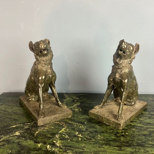 A PAIR OF LATE 19TH CENTURY ITALIAN GREEN SERPENTINE MARBLE MODELS OF THE DOGS OF ALCIBIADES - ADDITIONAL PHOTO 1