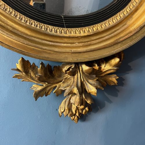 A SMALL REGENCY GILTWOOD CONVEX MIRROR CIRCA 1820 - ADDITIONAL PHOTO 3