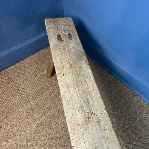 A LATE 19TH WEST COUNTRY ELM PIG BENCH - ADDITIONAL PHOTO 4