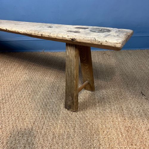 A LATE 19TH WEST COUNTRY ELM PIG BENCH - ADDITIONAL PHOTO 5
