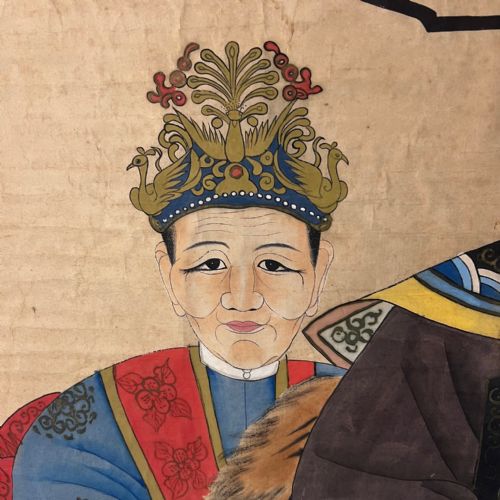 A 19TH C CHINESE ANCESTOR PAINTING IN ORIGINAL FRAME WITH LOVELY BRIGHT VIBRANT COLOURS - ADDITIONAL PHOTO 2