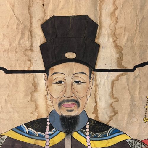 A 19TH C CHINESE ANCESTOR PAINTING IN ORIGINAL FRAME WITH LOVELY BRIGHT VIBRANT COLOURS - ADDITIONAL PHOTO 4