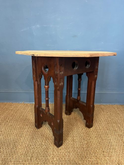 A GOTHIC REFORM OAK OCTAGONAL TABLE CIRCA 1870 - ADDITIONAL PHOTO 2