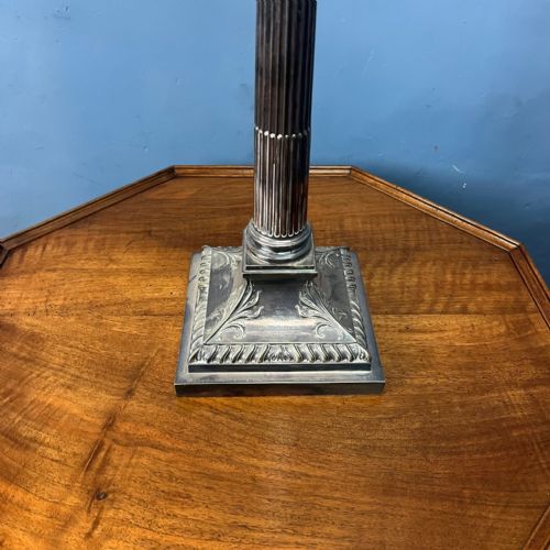 A LARGE 19TH C SILVER PLATED TABLE LAMP BY THE GOLDSMITHS AND SILVERSMITHS COMPANY - ADDITIONAL PHOTO 2