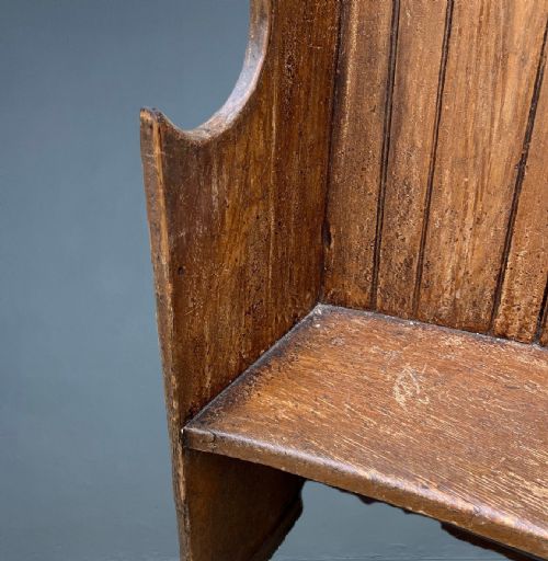 A LATE GEORGIAN PINE BARREL BACKED SETTLE CIRCA 1830 - ADDITIONAL PHOTO 2