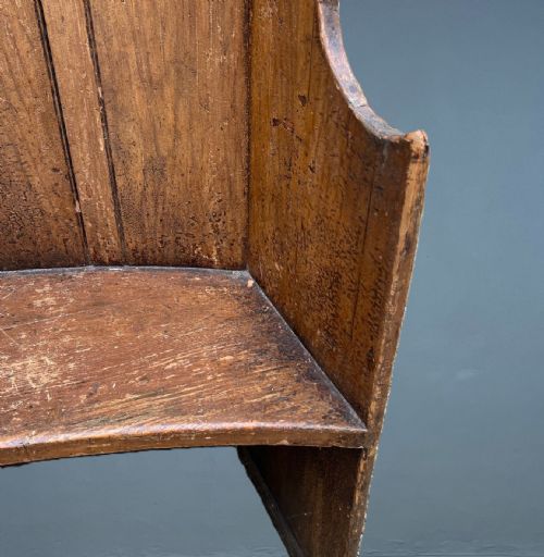 A LATE GEORGIAN PINE BARREL BACKED SETTLE CIRCA 1830 - ADDITIONAL PHOTO 5