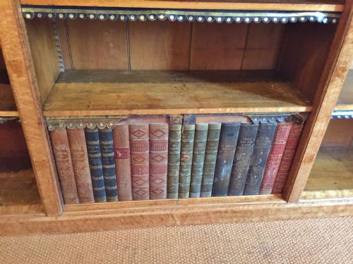 A MAGNIFICENT MID 19TH CENTURY BIRDSEYE MAPLE BOOKCASE DESIGNED BY SIR CHARLES BARRY FOR KIDDINGTON HALL OXFORDSHIRE - ADDITIONAL PHOTO 3