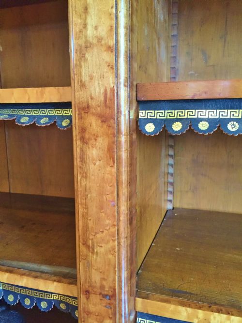 A MAGNIFICENT MID 19TH CENTURY BIRDSEYE MAPLE BOOKCASE DESIGNED BY SIR CHARLES BARRY FOR KIDDINGTON HALL OXFORDSHIRE - ADDITIONAL PHOTO 4