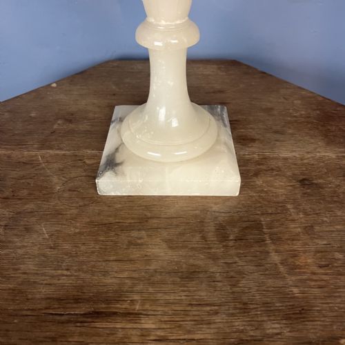 A LARGE 1920S ALABASTER LAMP CIRCA 1920 - ADDITIONAL PHOTO 2