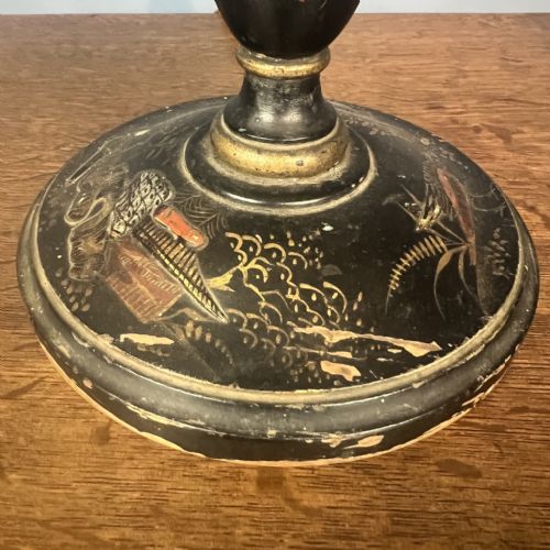 AN EDWARDIAN CHINOISERIE LACQUER TABLE LAMP CIRCA 1910 - ADDITIONAL PHOTO 1