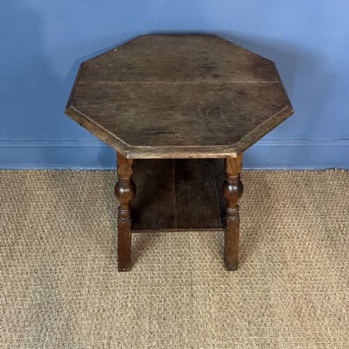 AN ARTS AND CRAFTS OAK TABLE CIRCA 1900 ATTRIBUTED TO LIBERTY AND CO - ADDITIONAL PHOTO 1
