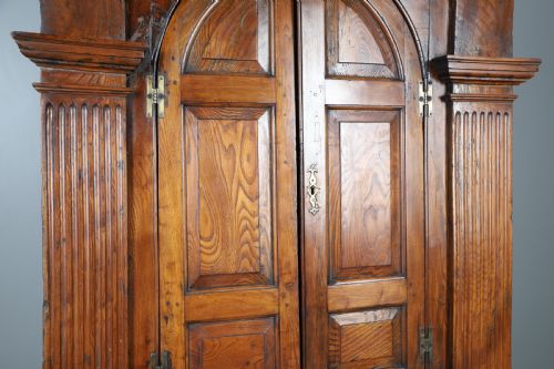 A GEORGE 111 ELM ARCHITECTURAL STANDING CORNER CUPBOARD CIRCA 1770 - ADDITIONAL PHOTO 1