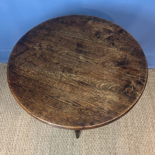 AN UNUSUAL ARTS AND CRAFTS OAK CIRCULAR 2 TIER CRICKET TABLE CIRCA 1900 - ADDITIONAL PHOTO 2