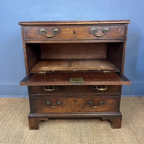 A SMALL GEORGE 111 MAHOGANY CHEST OF DRAWERS CIRCA 1780 - ADDITIONAL PHOTO 1