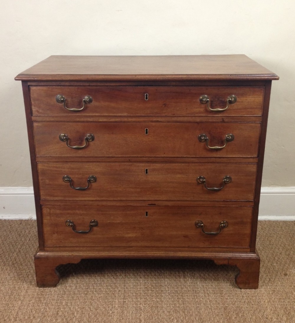 A small George 111 mahogany chest of drawers c 1780
