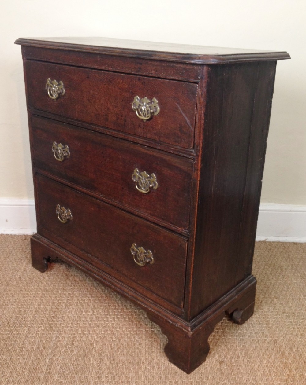 A small George 11 oak chest of drawers c 1740