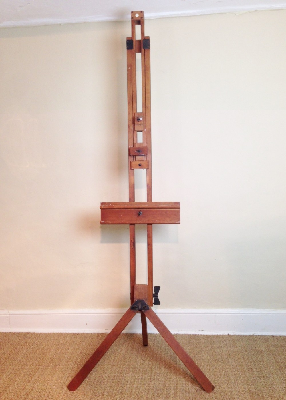 A 1920`s beech Artists Easel by Windsor and Newton