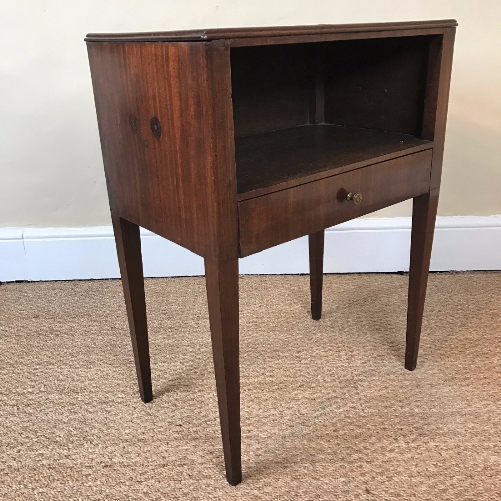 A George 111 mahogany freestanding book table circa 1790