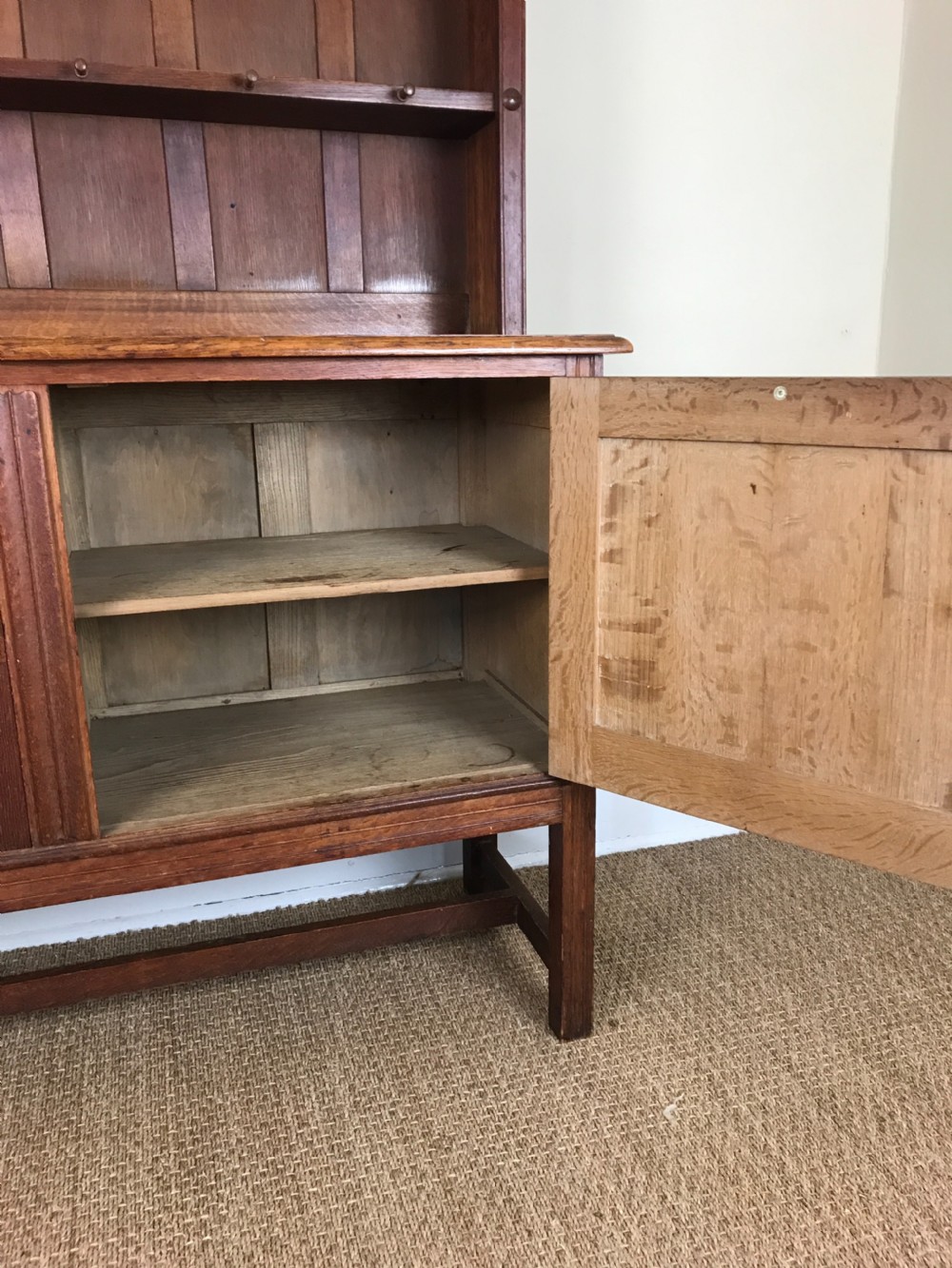  A rare early Heals oak dresser circa 1905 by Sir Ambrose Heal  View VI