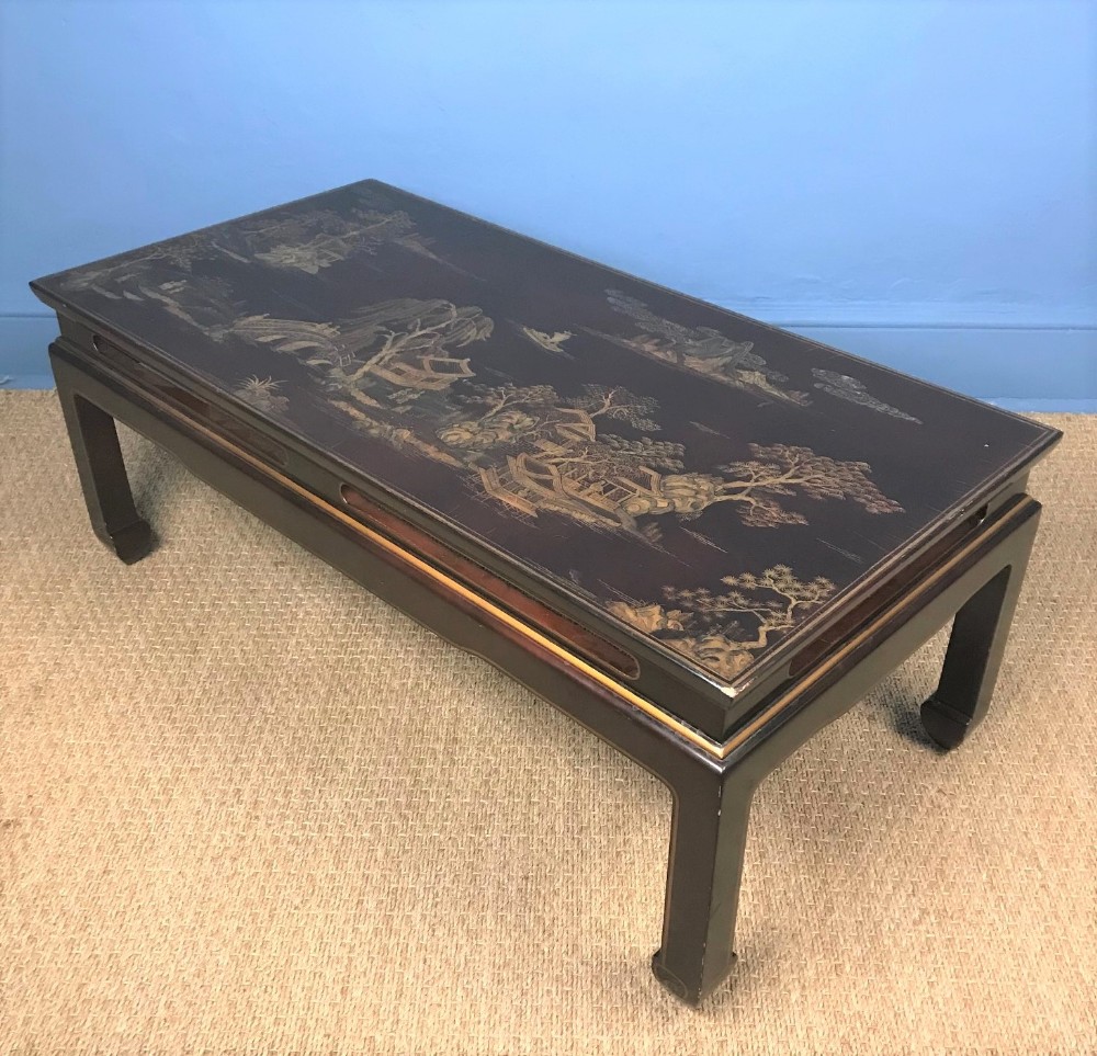 A Chinese lacquer coffee table circa 1920 in Qianlong styl