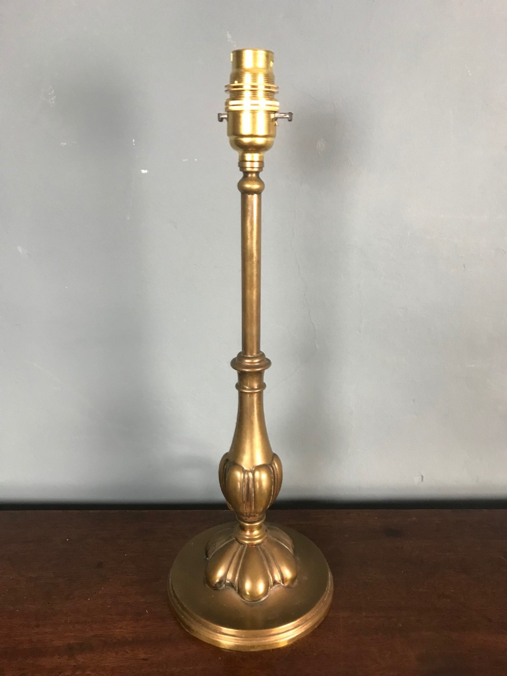 An Edwardian brass column lamp circa 1905