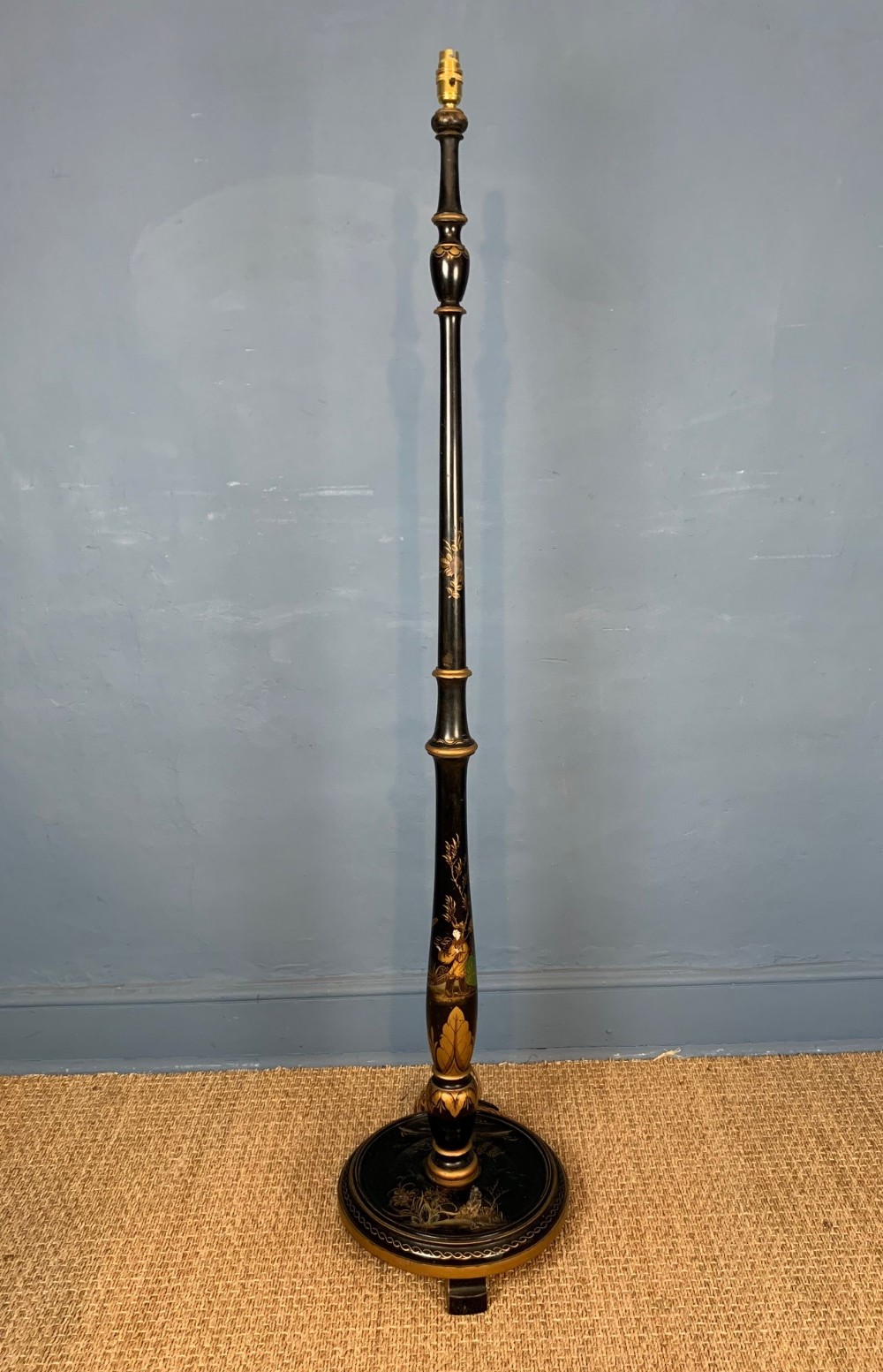 A 1920’s Chinoiserie lacquer Standard Lamp in lovely condition