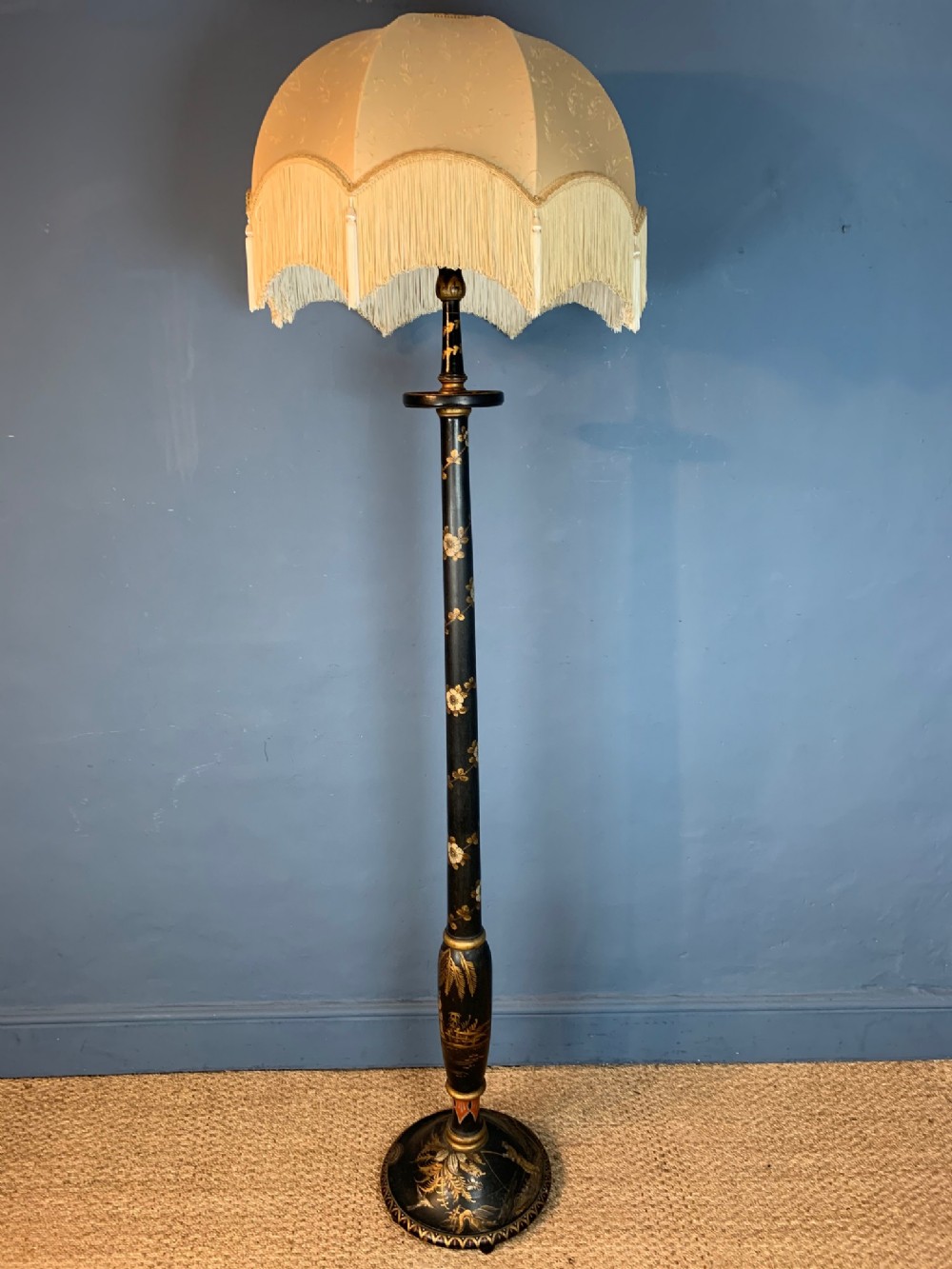 An Edwardian chinoisierie lacquer standard lamp circa 1910
