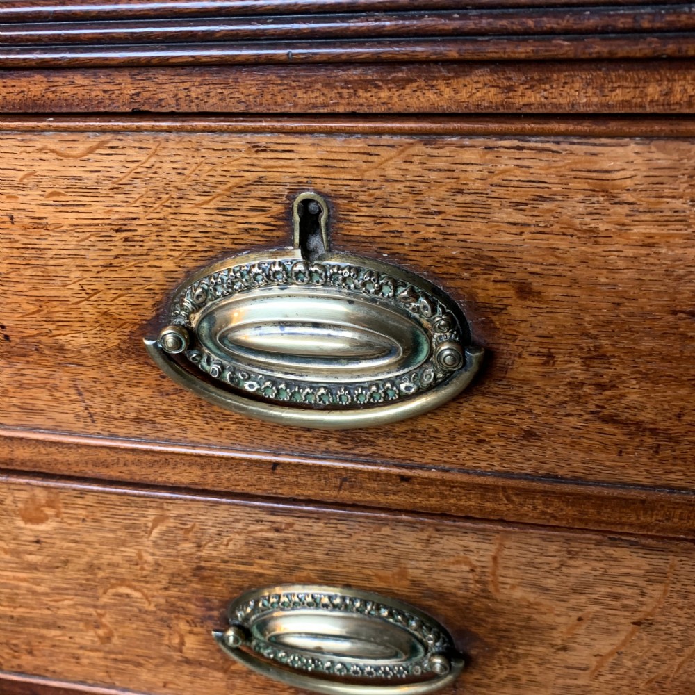 A George 111 oak chest of drawers circa 1820 View IV