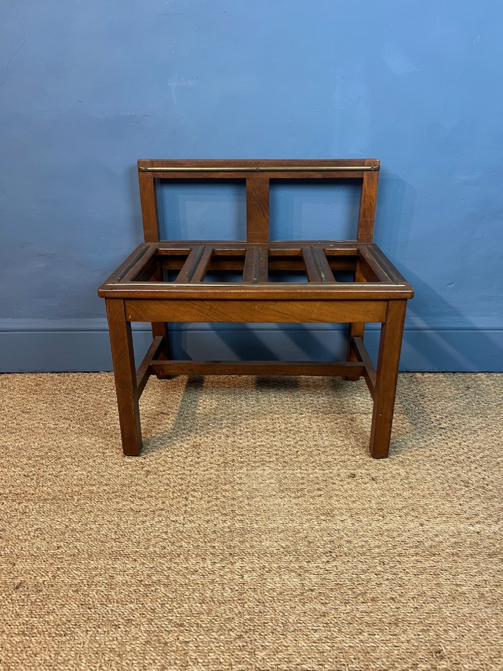A Edwardian mahogany luggage rack 