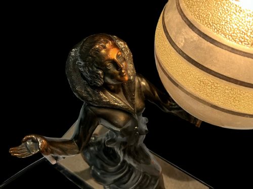 ART DECO LADY LAMP - ADDITIONAL PHOTO 5