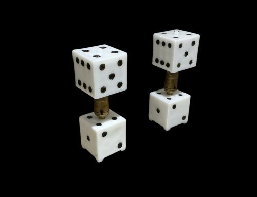 A PAIR OF AMERICAN DICE LAMPS - ADDITIONAL PHOTO 3