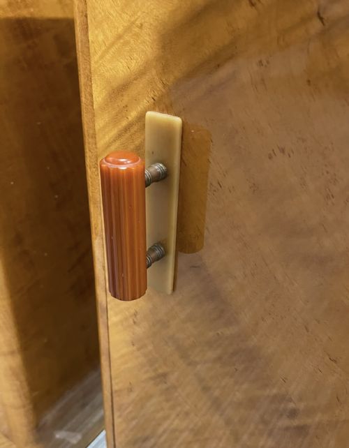 A PAIR OF ART DECO BEDSIDE TABLES - ADDITIONAL PHOTO 5