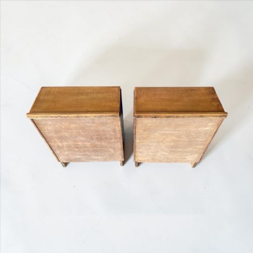 A PAIR OF OAK BOOKCASES - ADDITIONAL PHOTO 2