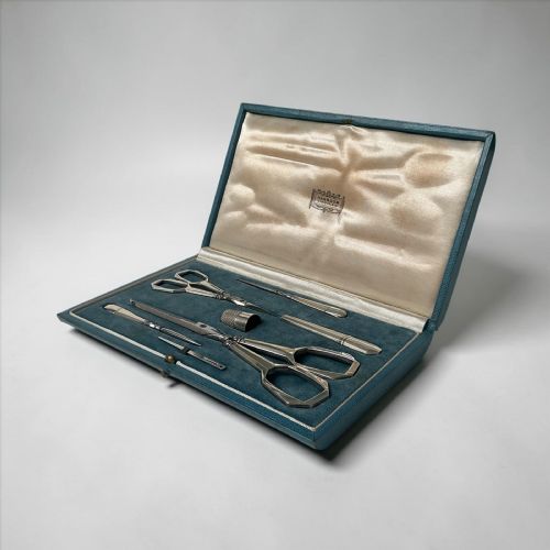 ART DECO SEWING KIT