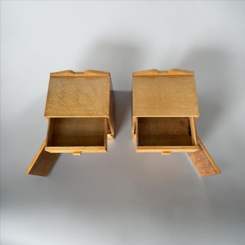 A PAIR OF ART DECO SCANDINAVIAN BEDSIDE TABLES - ADDITIONAL PHOTO 3