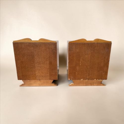 A PAIR OF ART DECO SCANDINAVIAN BEDSIDE TABLES - ADDITIONAL PHOTO 9