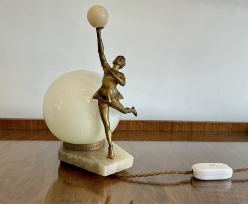 Art Deco Lady Lamp