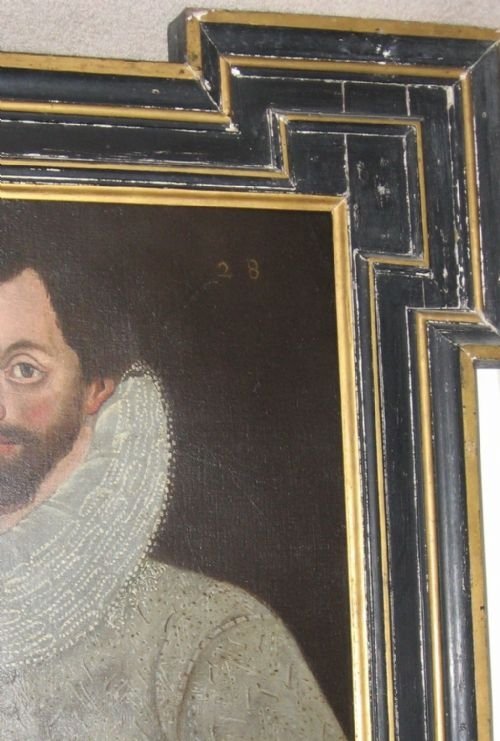 fig 3. SOLD....Portrait of a Gentleman of the Weaver family, c.1590-1610, British School.