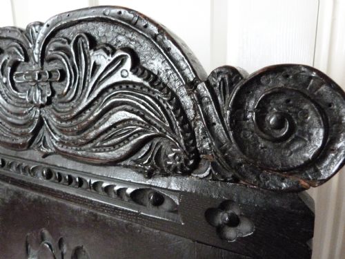 fig 4. Oak wainscot chair c.1660 and later.