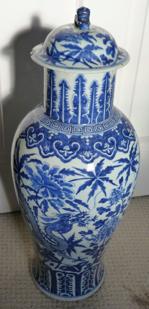 fig 1. Large Chinese Qianlong Dynasty (1736-95) blue and white vase.