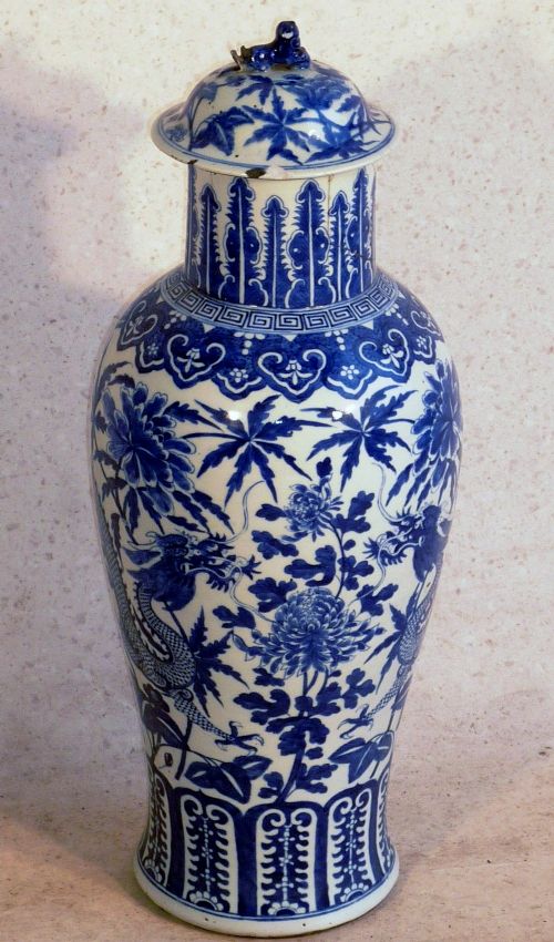 Large Chinese Qianlong Dynasty (1736-95) Blue and White Vase.