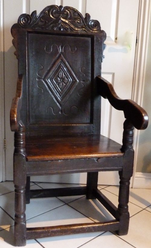 fig 1. OAK WAINSCOT CHAIR C.1680 AND LATER.