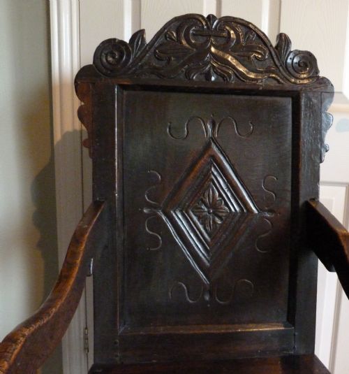 fig 2. OAK WAINSCOT CHAIR C.1680 AND LATER.