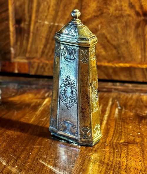 William and Mary Gilt Etui C.1700.