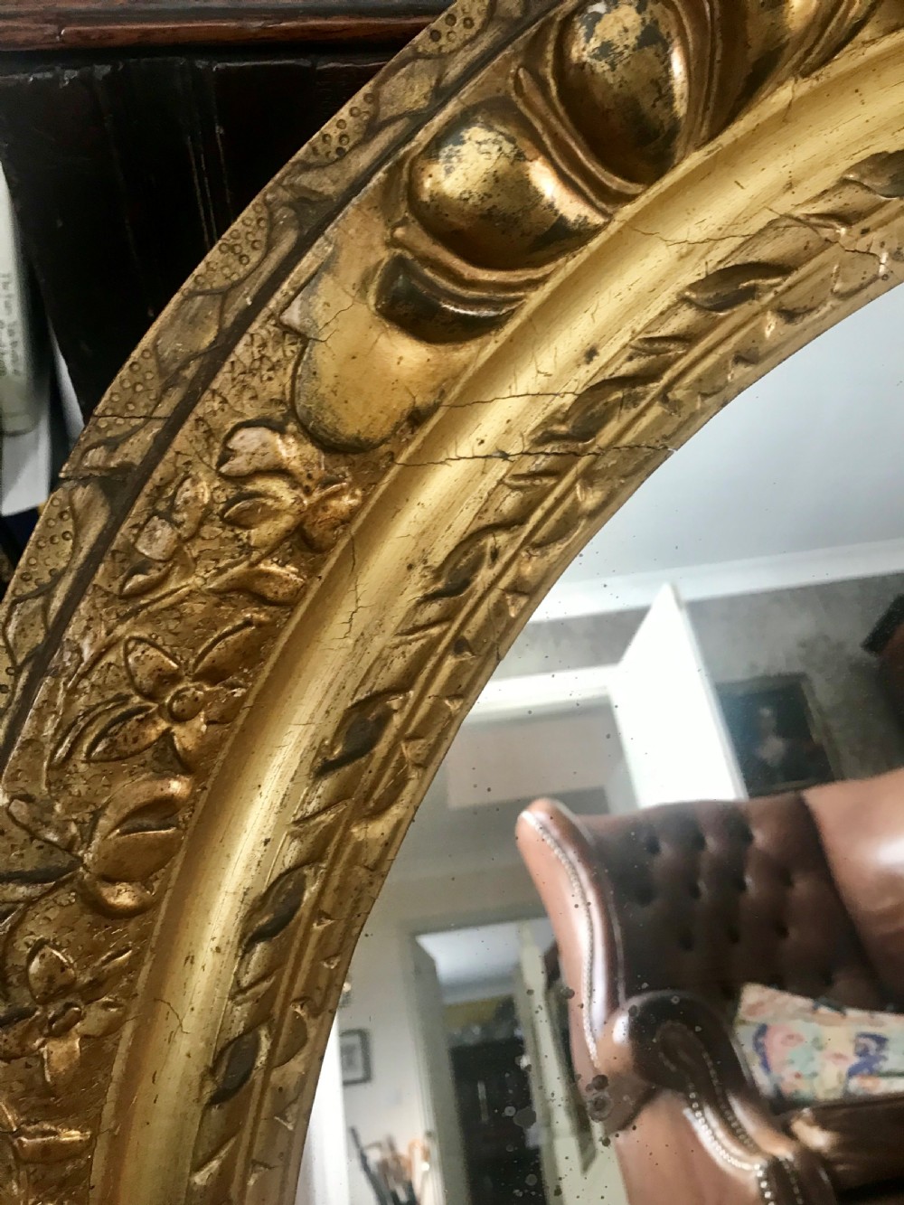 Late 17th/early 18th century carved giltwood frame, now holding a mirror. View II