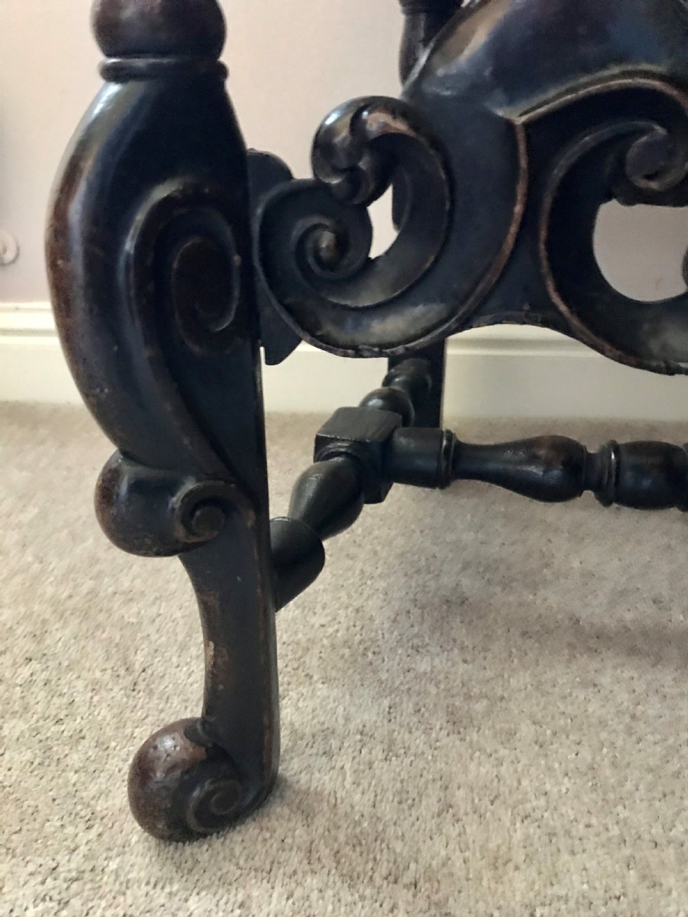 Carved walnut chair c.1700. View VI