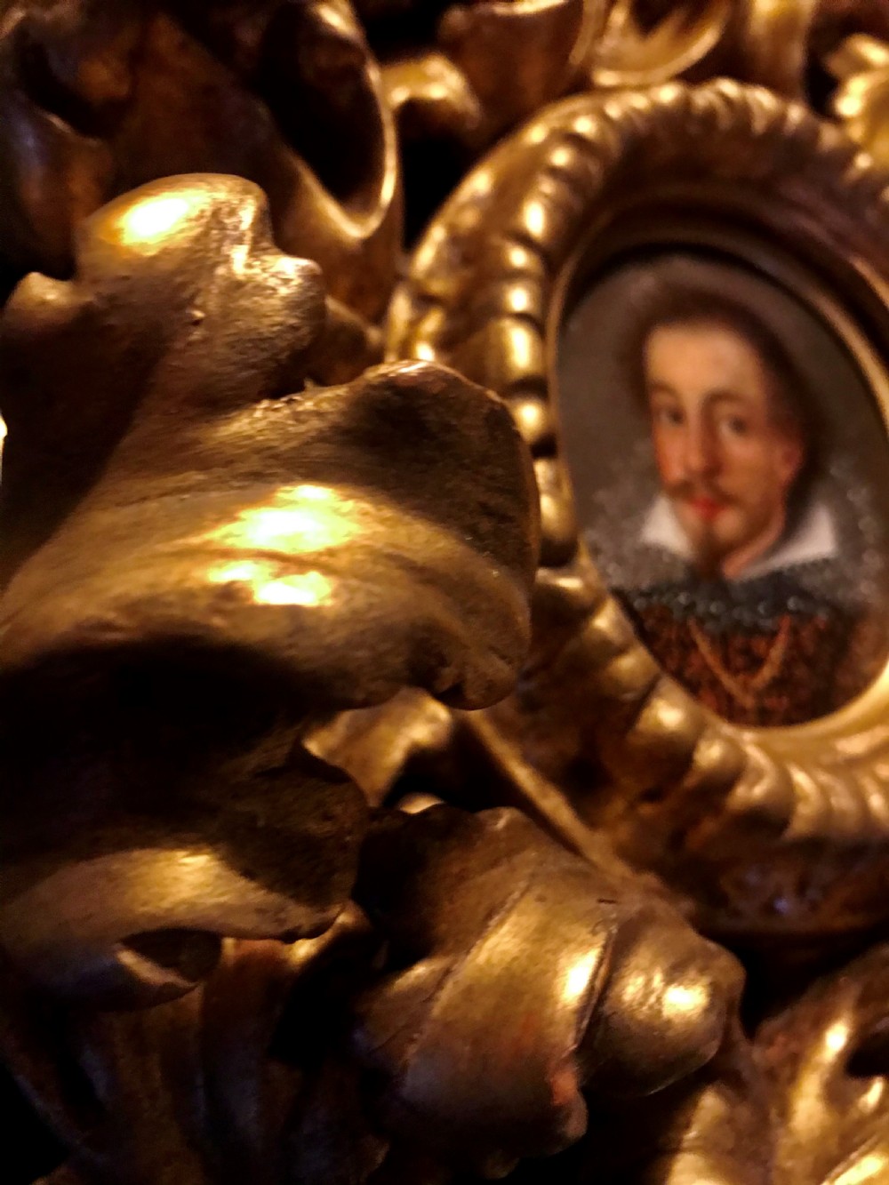 Portrait Miniature of a Nobleman c.1615; Circle of Isaac Oliver. View VI