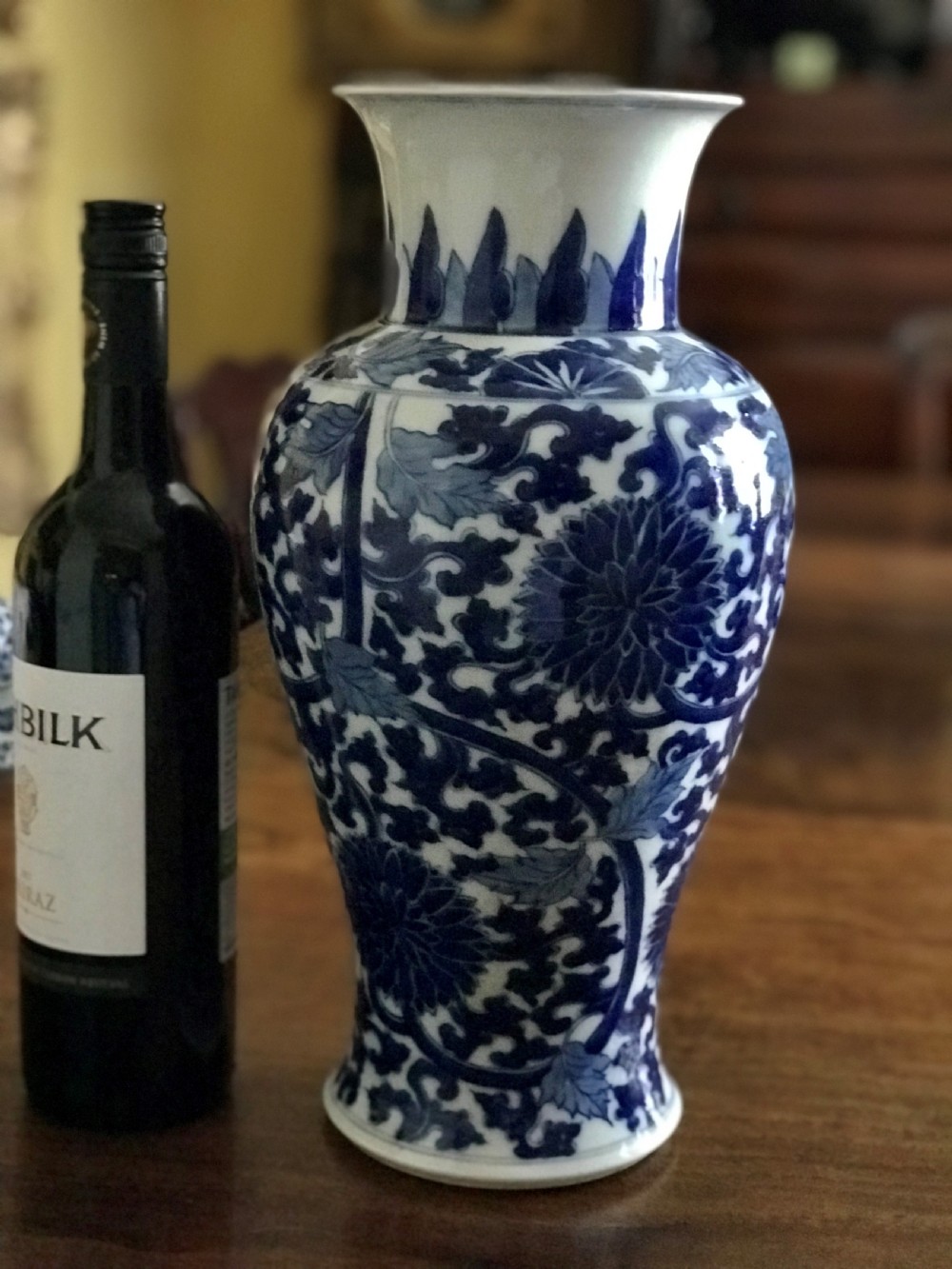 Large Chinese vase, Qing Dynasty, 19th century.
